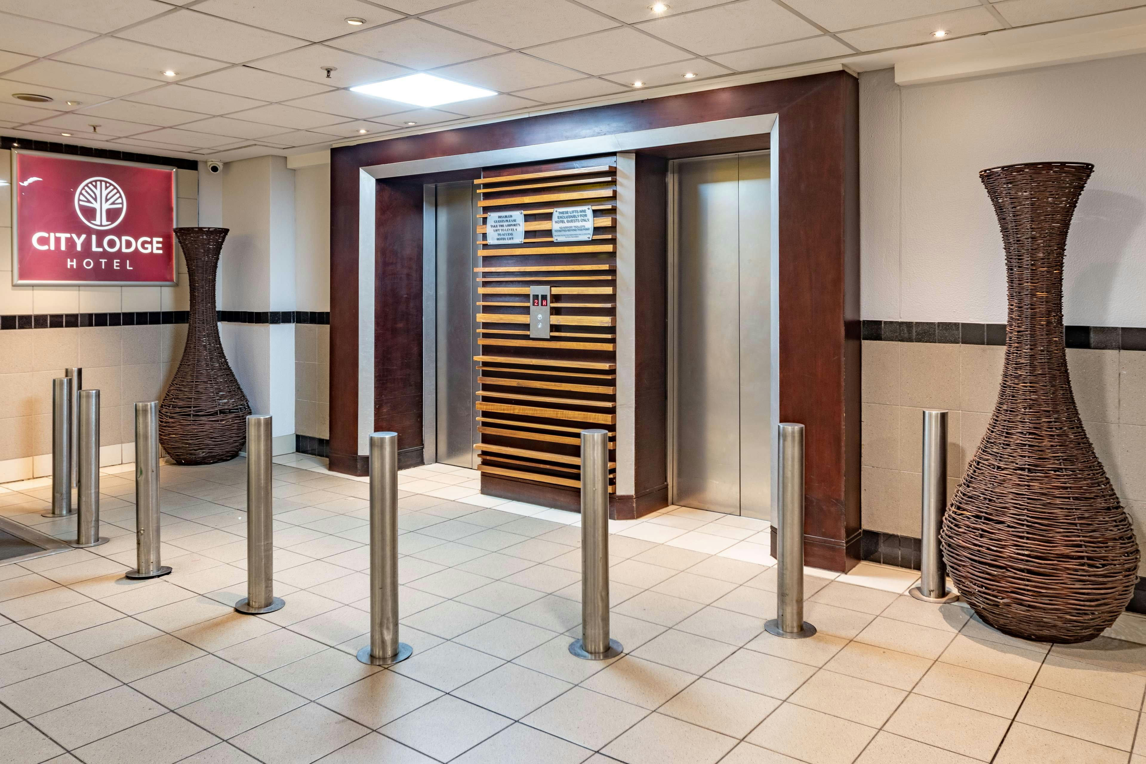 City Lodge Hotel at OR Tambo International Airport 23/48