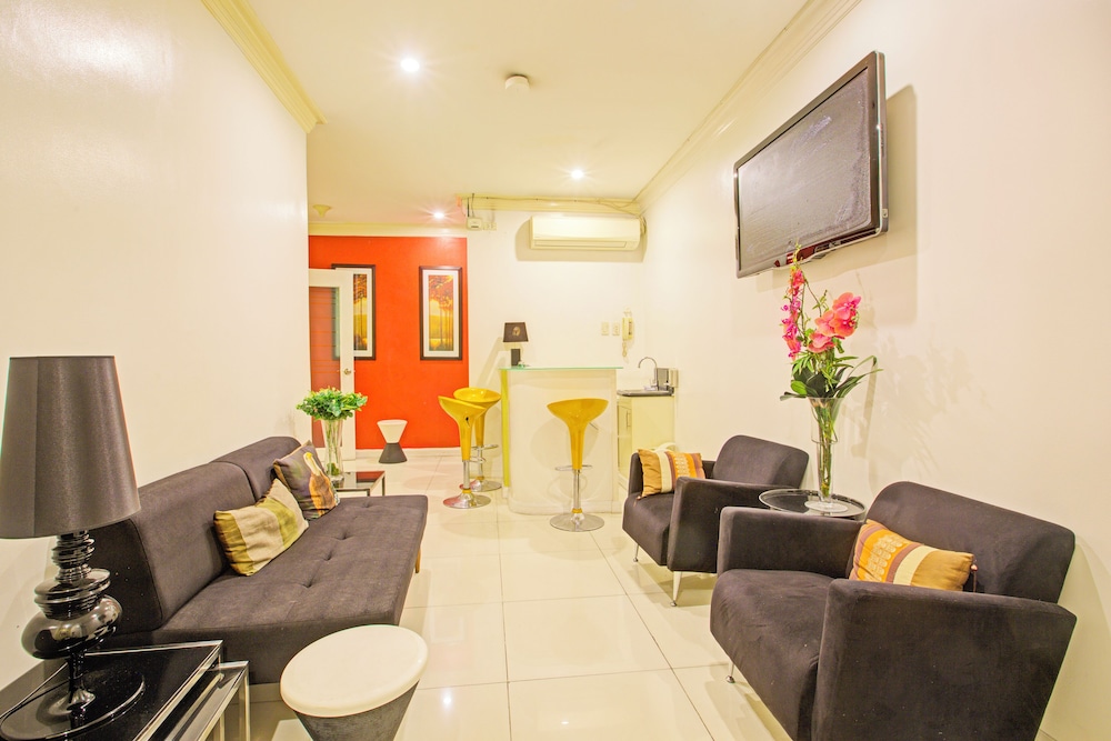 Townhouse OAK Makati Manila Near PNR Pasay Evangelista formerly VIP Suites 33/47