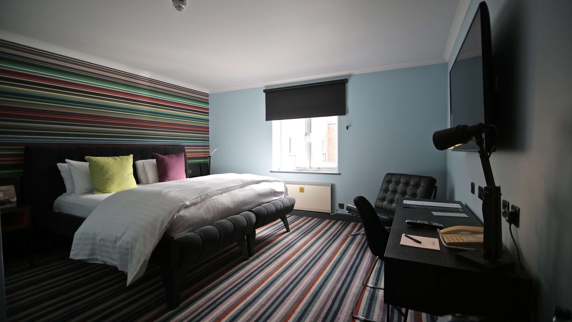 ROOM, TWIN BEDS