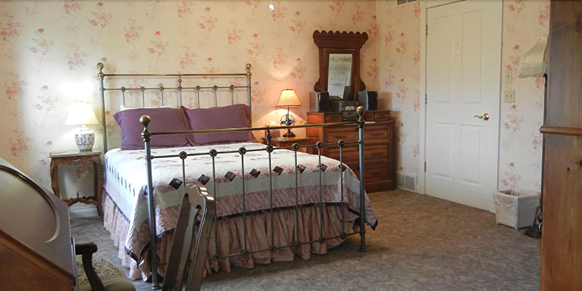 The Feathered Star Bed and Breakfast 7/16