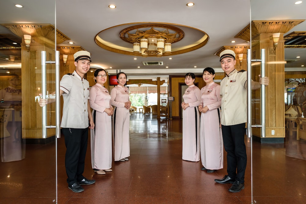 Huong Giang Hotel 61/77