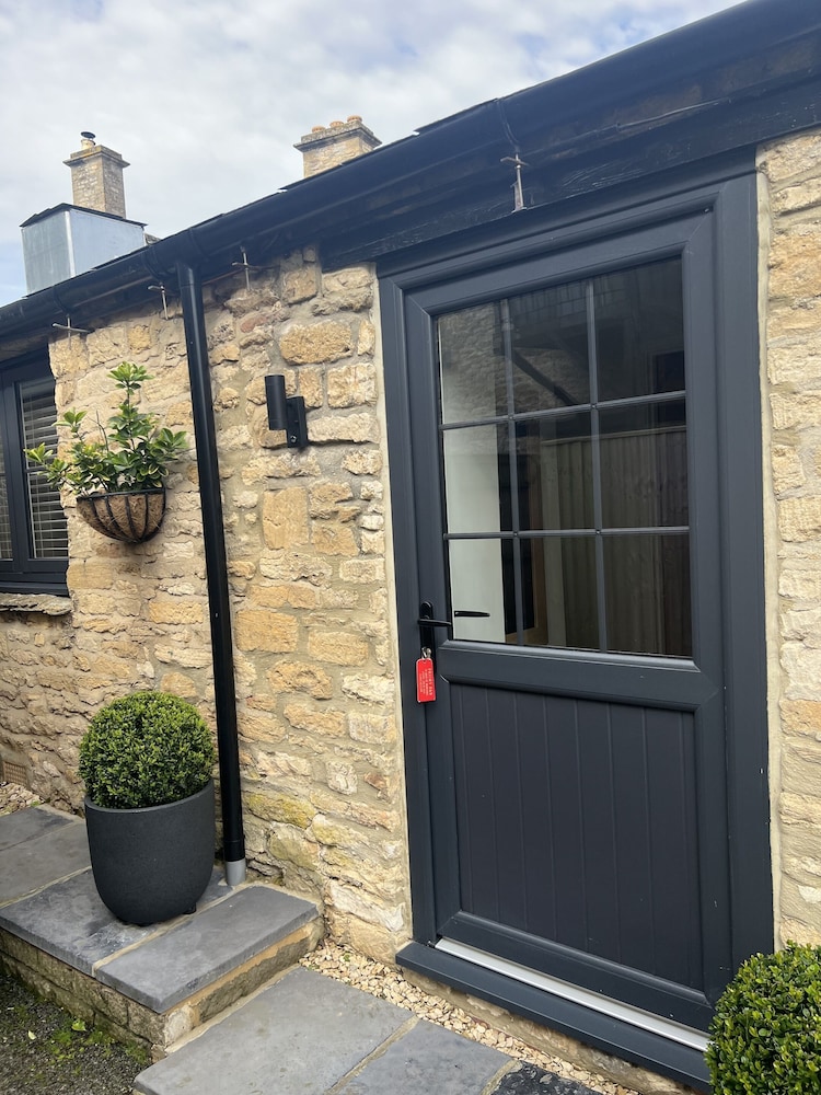 The Priory Burford Bed And Breakfast 12/59