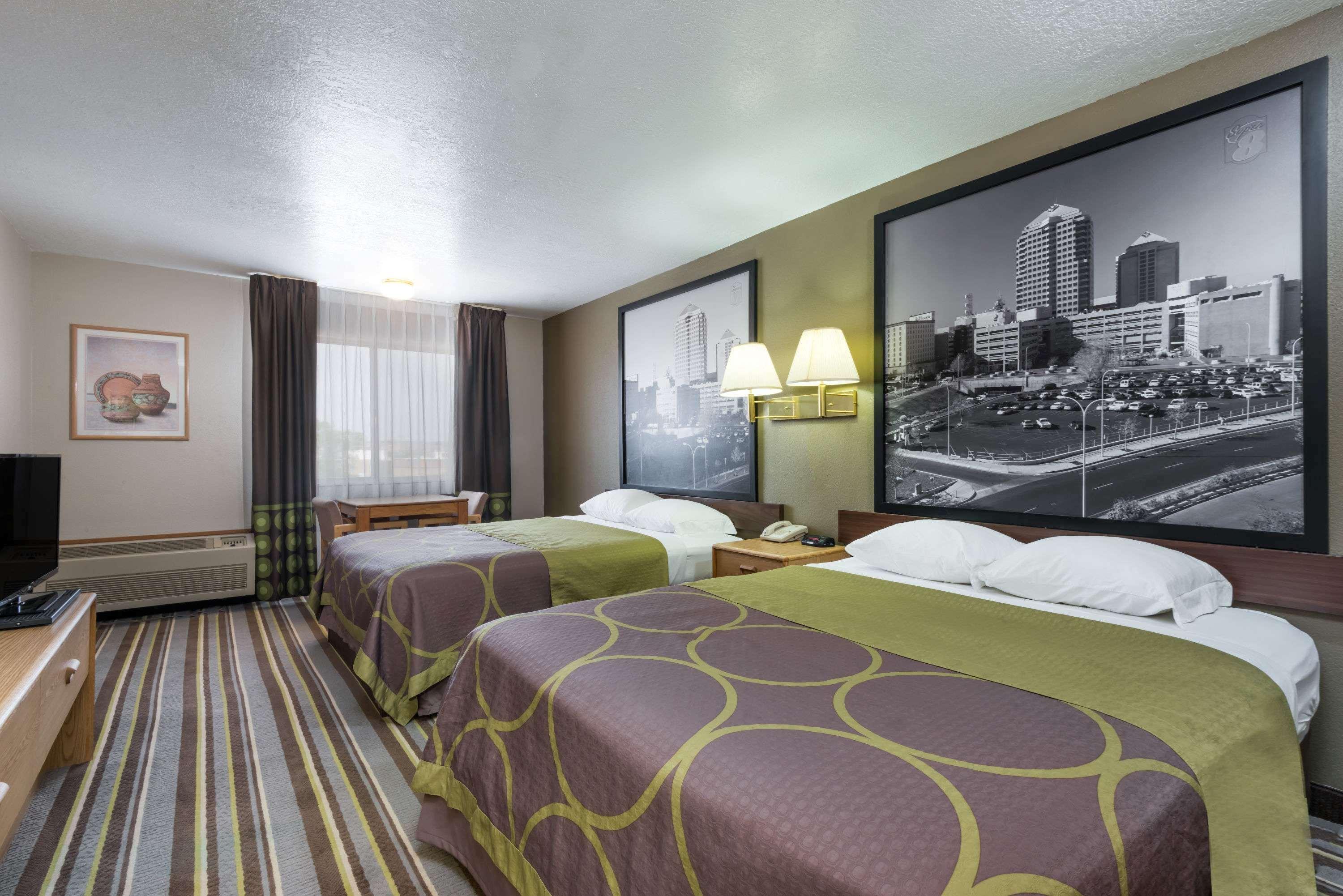Super 8 By Wyndham Bernalillo 14/26