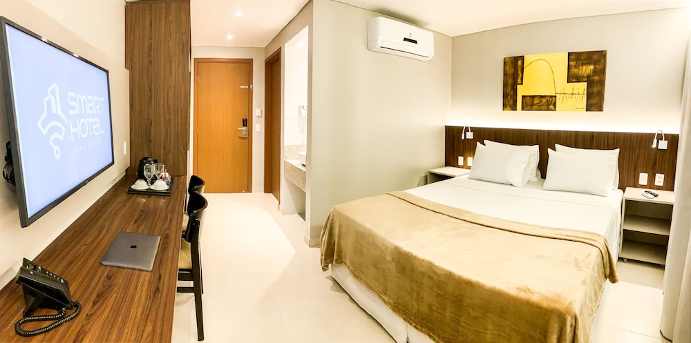 DELUXE, QUEEN BED