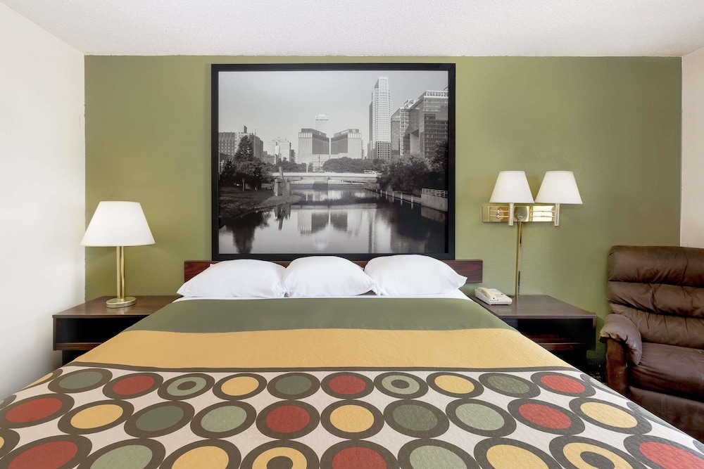 Super 8 by Wyndham Norfolk 9/15