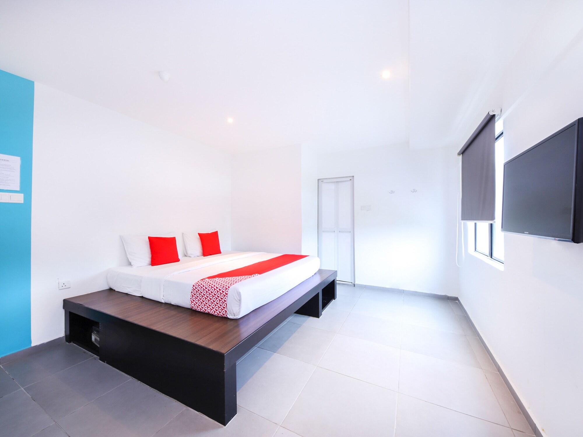 DELUXE, DOUBLE BED