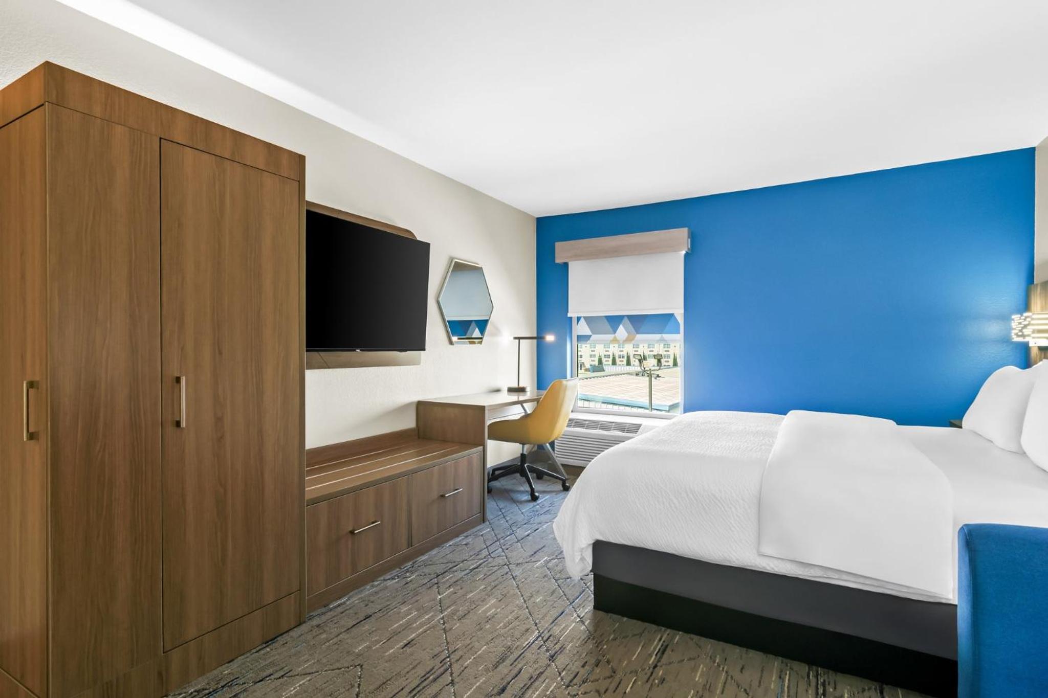 Standard, King Bed, Extra Floor Space, Bathtub, Accessible