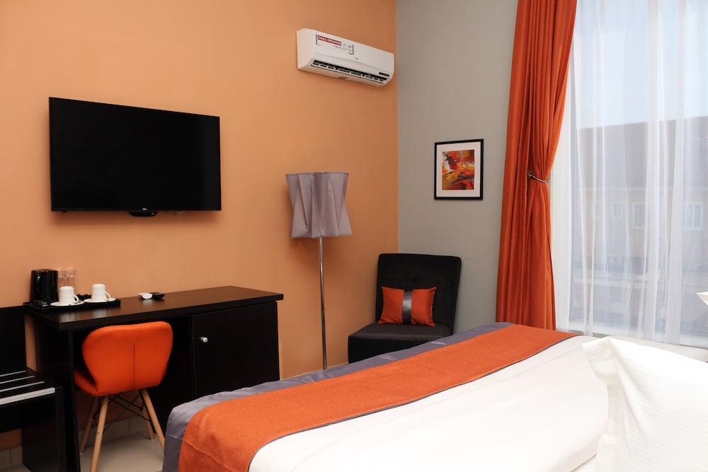 Mayhill Hotel 24/72