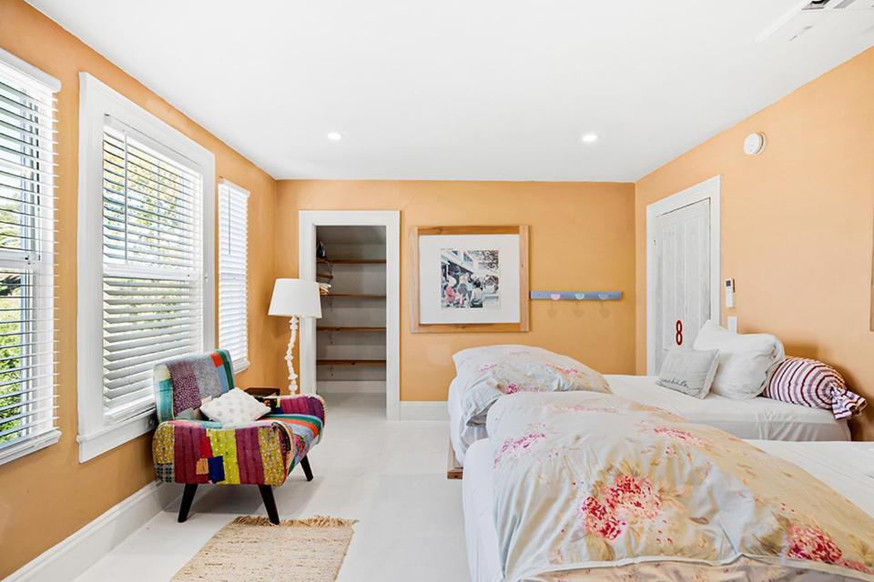 2 Bedrooms, House