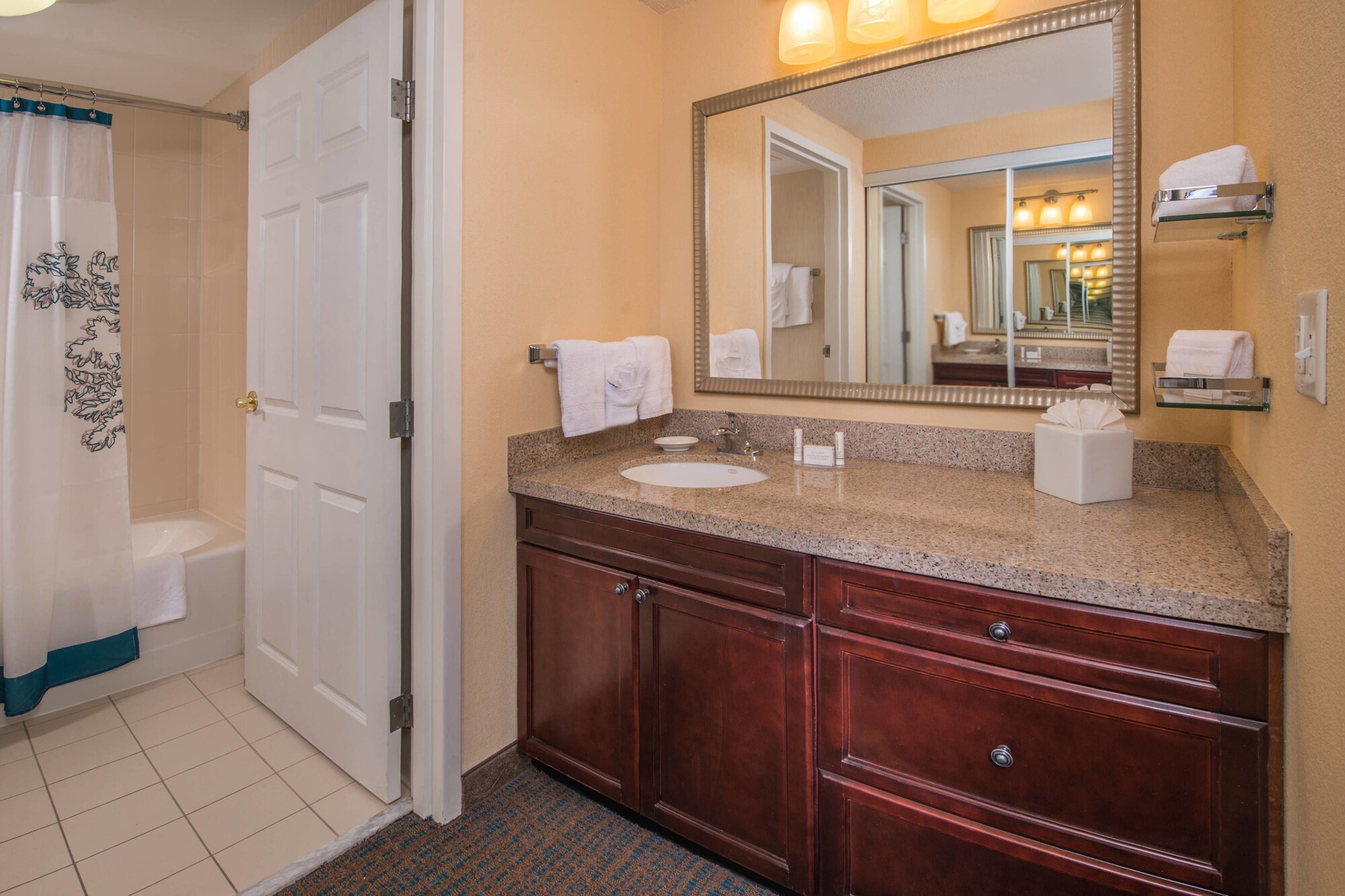 استوديو بسرير كينج مع أريكة، Residence Inn By Marriott Chesapeake Greenbrier 7/9