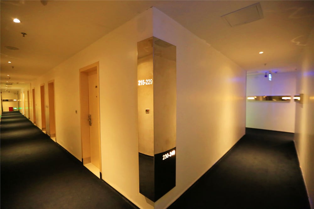 Colour Inn Shenzhen Dongmen Branch 40/66