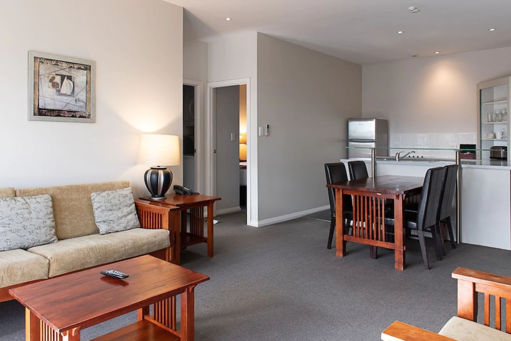 Portside Hotel 42/68