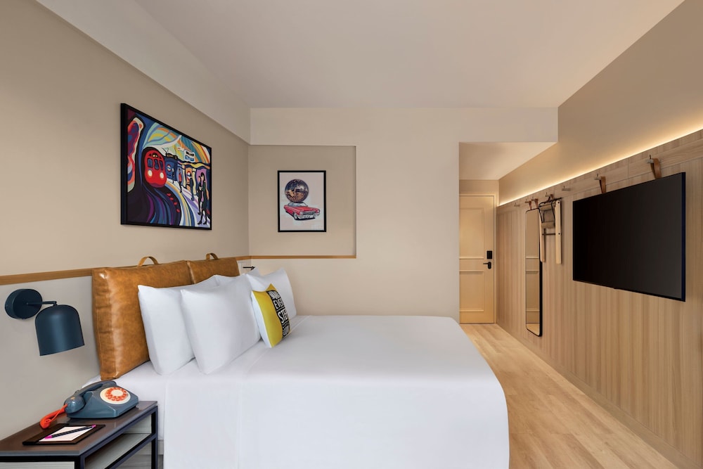 Moxy Mumbai Andheri West 11/40