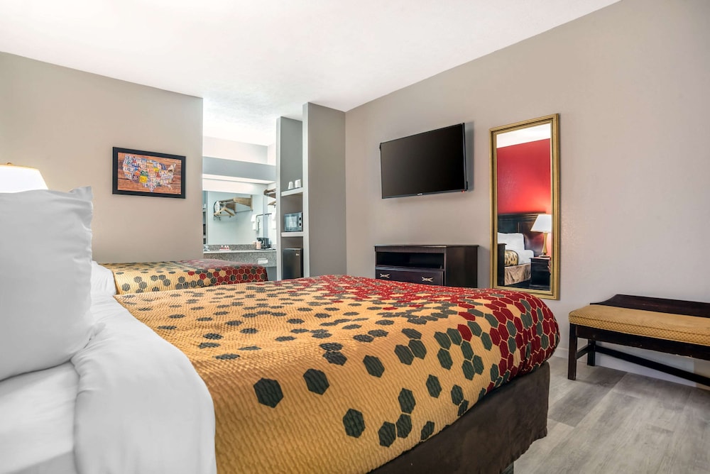Econo Lodge Inn & Suites Philadelphia MS 33/80