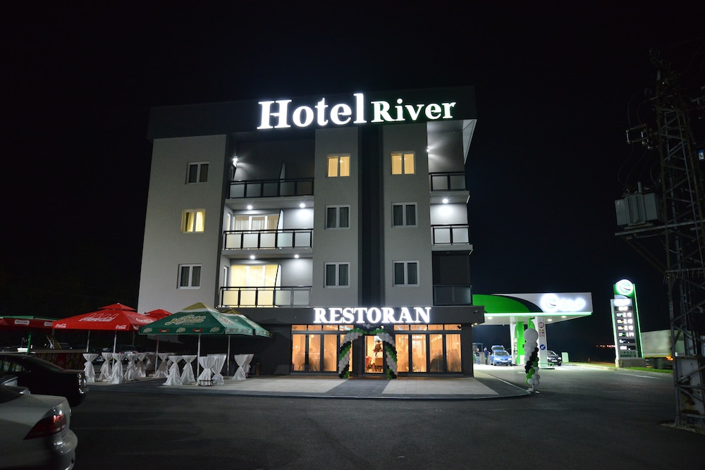 Hotel River 1/53