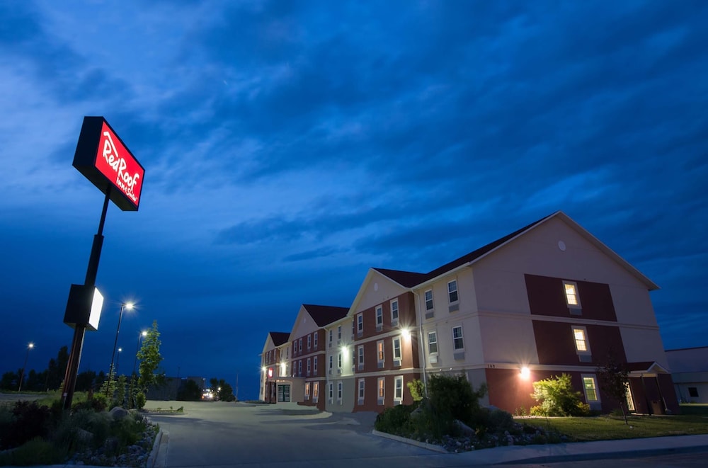 Red Roof Inn And Suites Dickinson 1/39