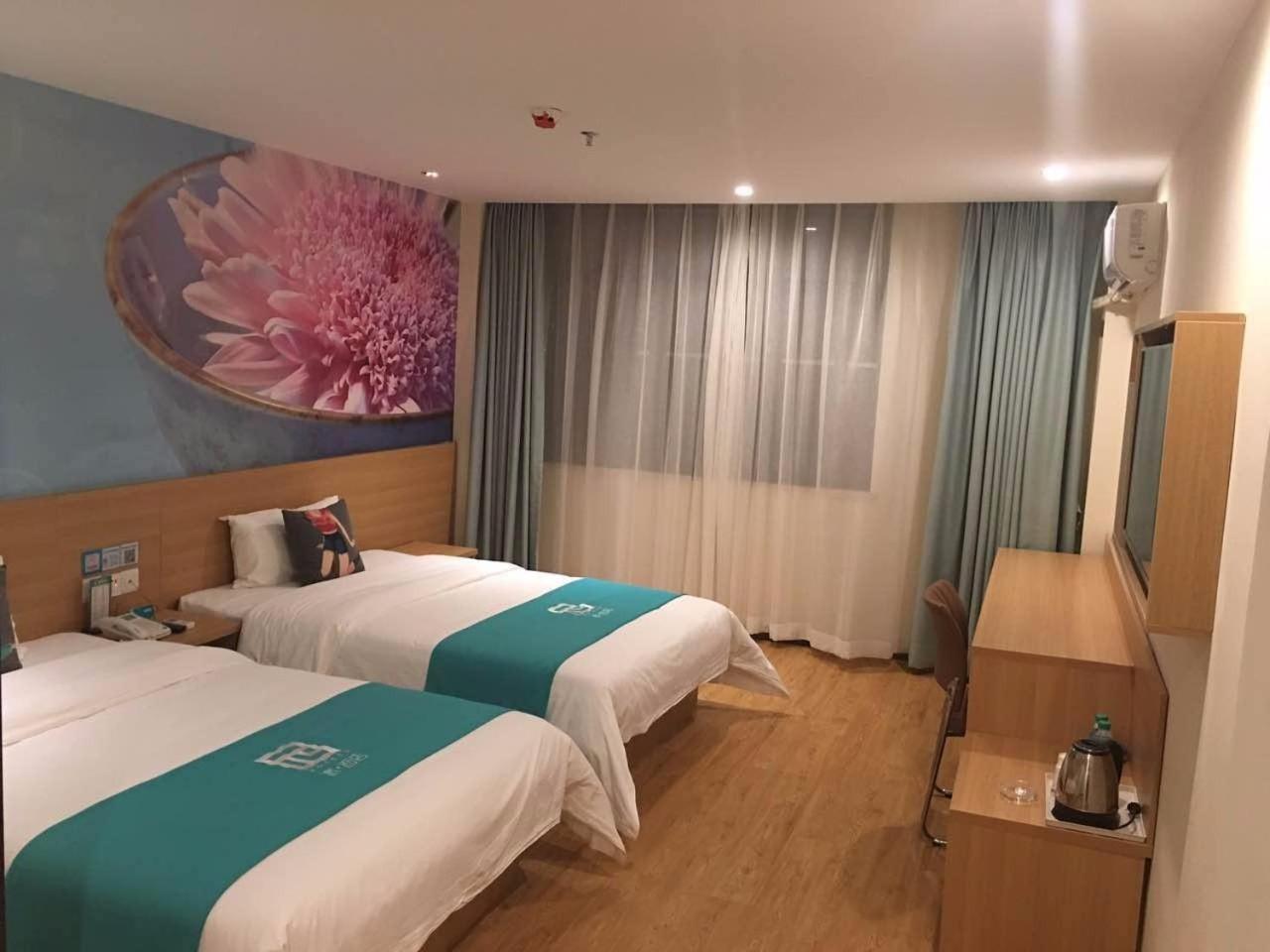 Pai Hotel (Zhuhai Career Technical College, Aviation City Seaview) 13/24