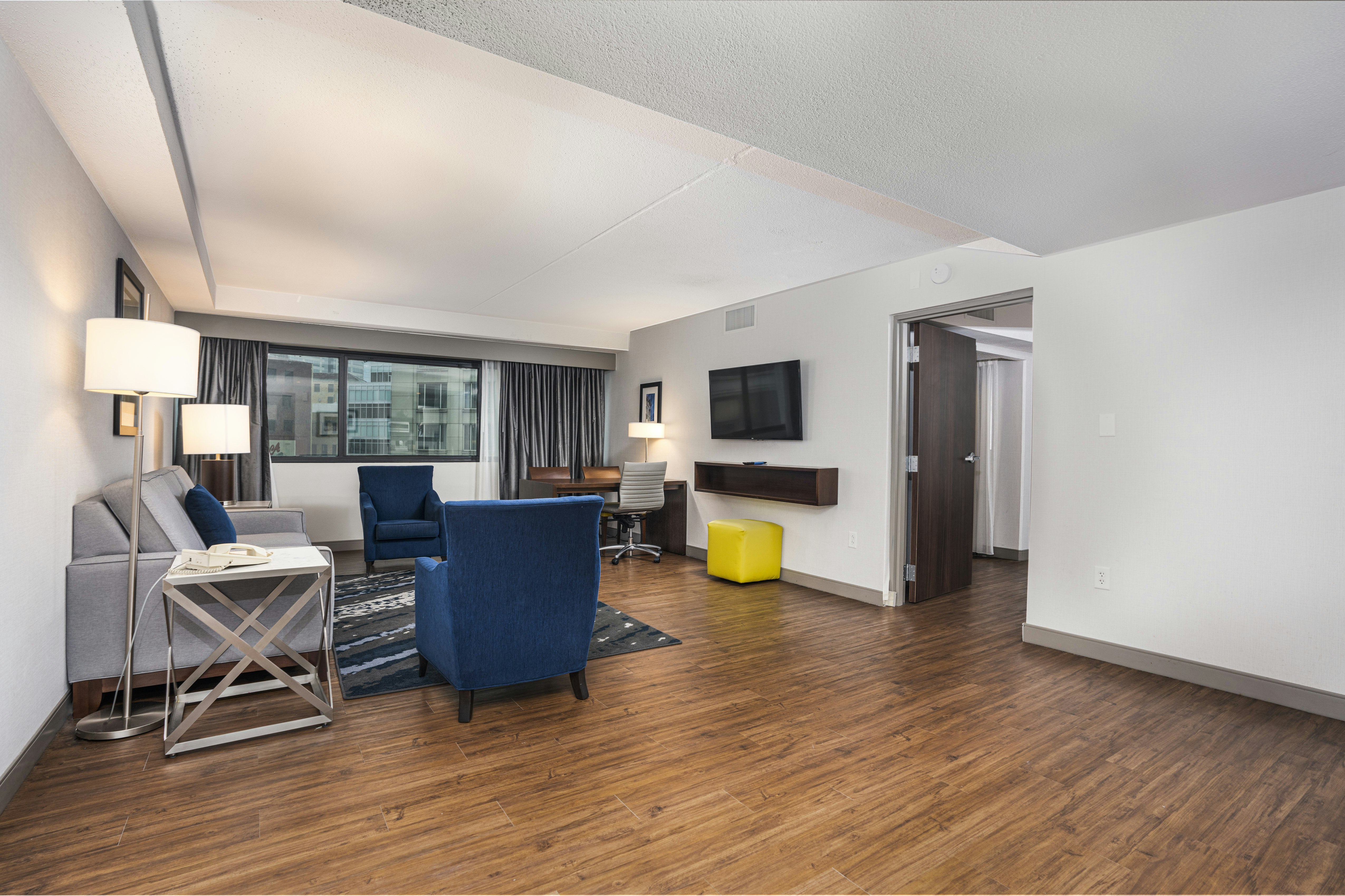 Embassy Suites Indianapolis Downtown 72/75