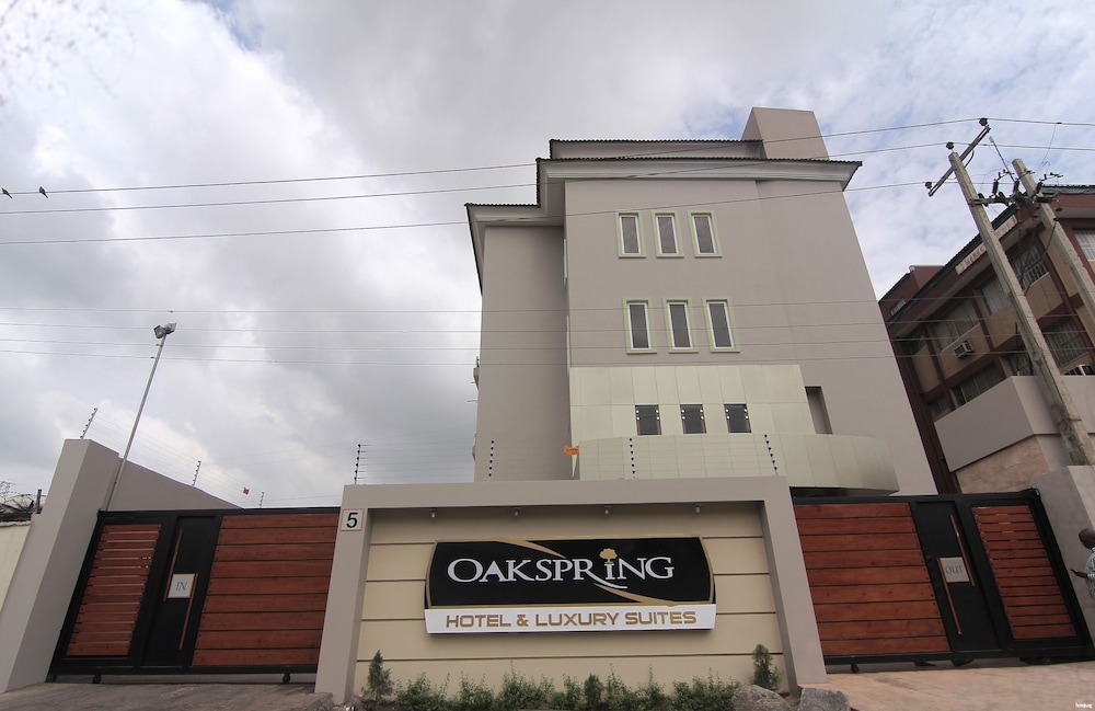 Oakspring Hotel &amp; Luxury Suites 4/50
