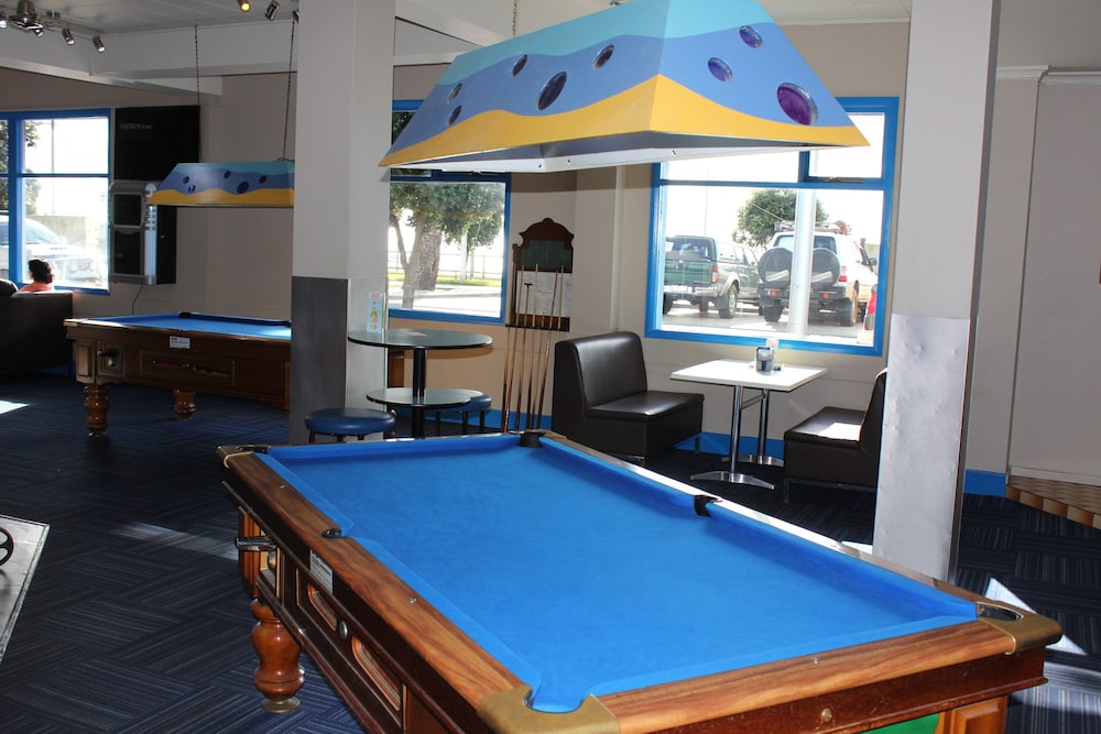 Beach Hotel 36/58