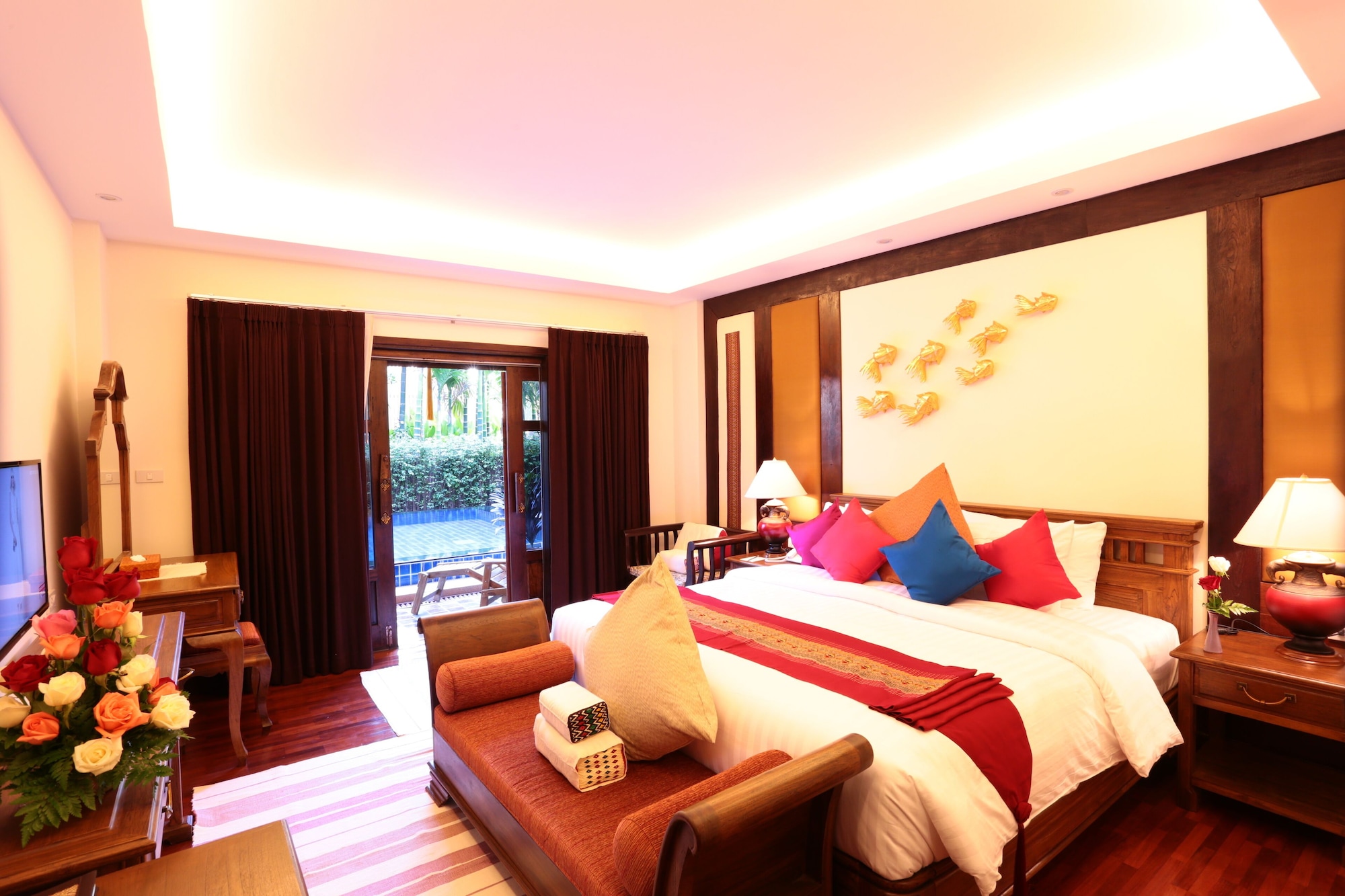 DELUXE, DOUBLE BED, POOL ACCESS