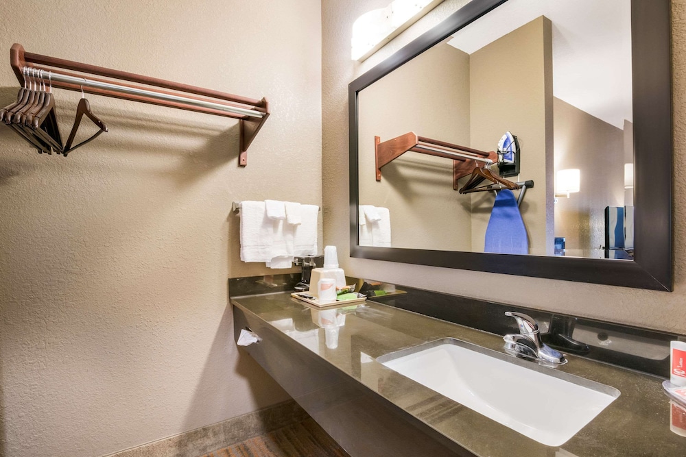Econo Lodge Forrest City I-40 8/43
