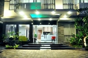 Loji Hotel Solo 33/64