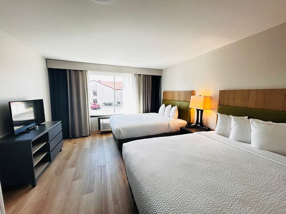 Radiant Inn and Suites Murfreesboro 13/40