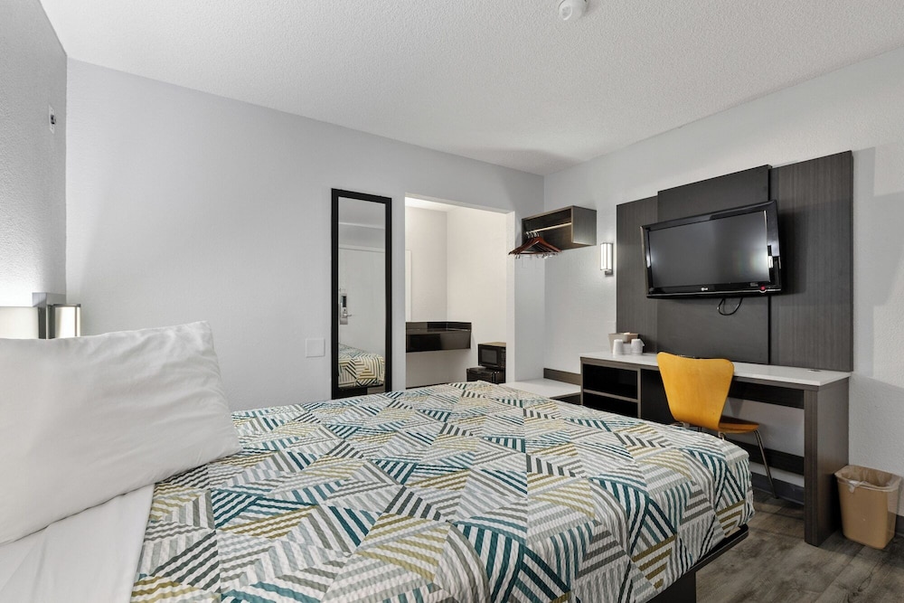 Motel6 San Diego, CA - North 32/61