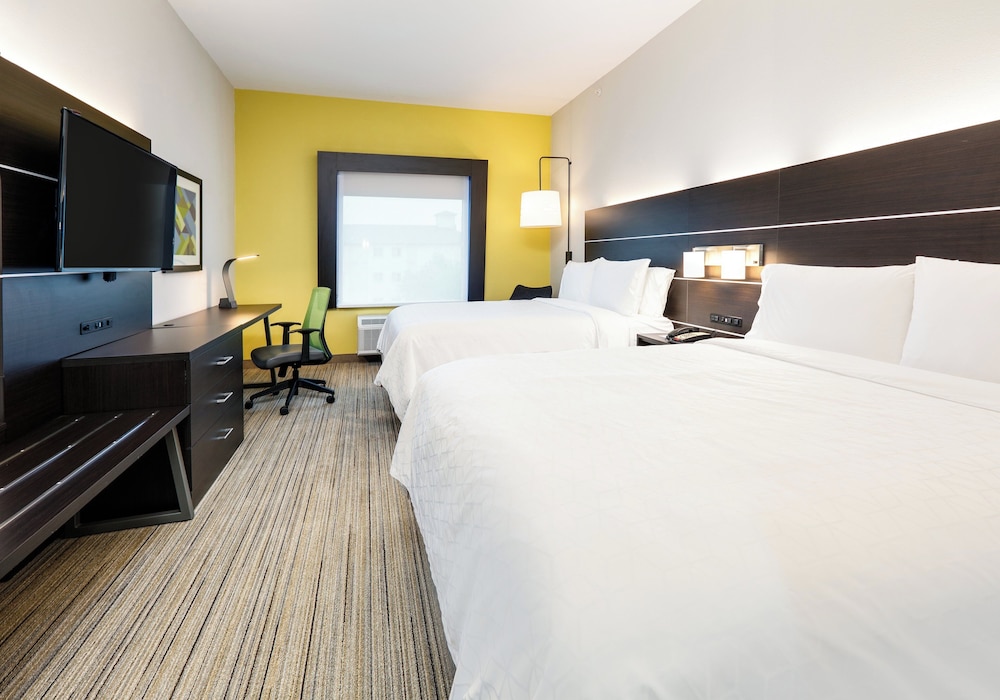 Holiday Inn Express Hotel Suites Cleburne 16/76