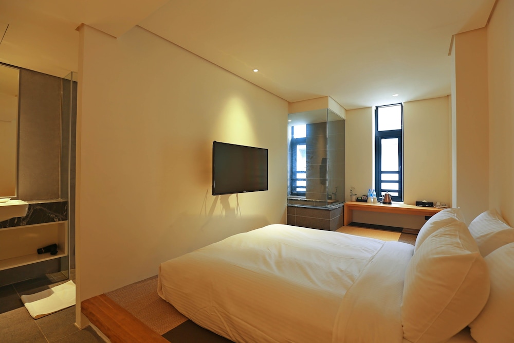 ECONOMY, DOUBLE BED