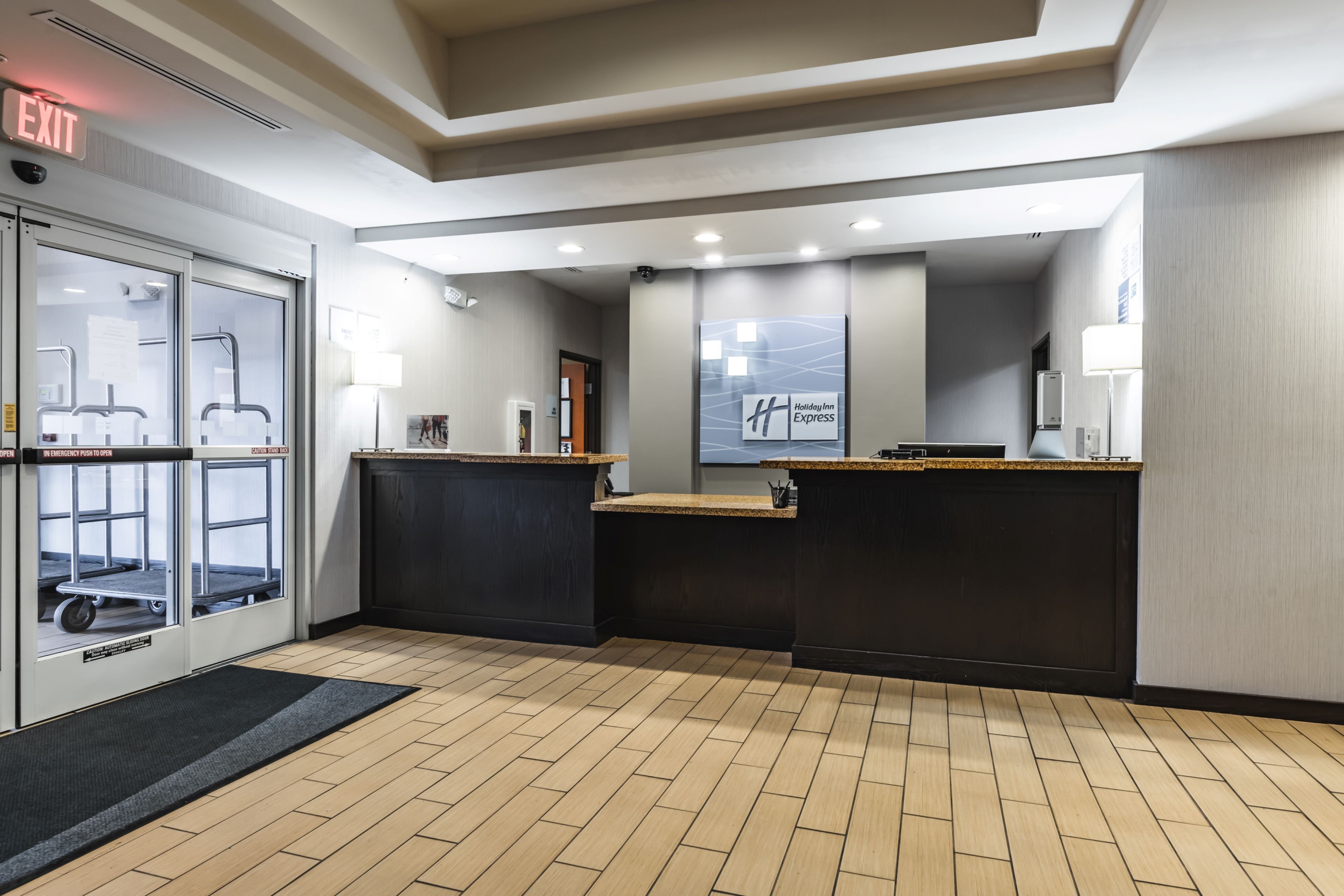 Holiday Inn Express & Suites New Martinsville 15/73