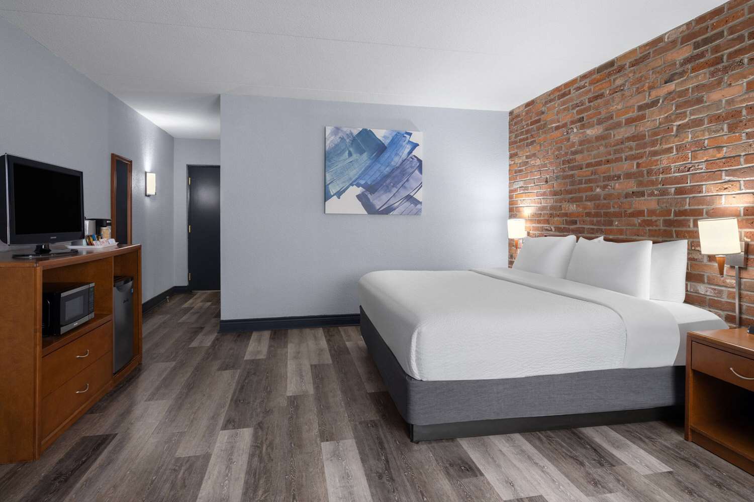 Travelodge by Wyndham Barrie on Bayfield 4/24