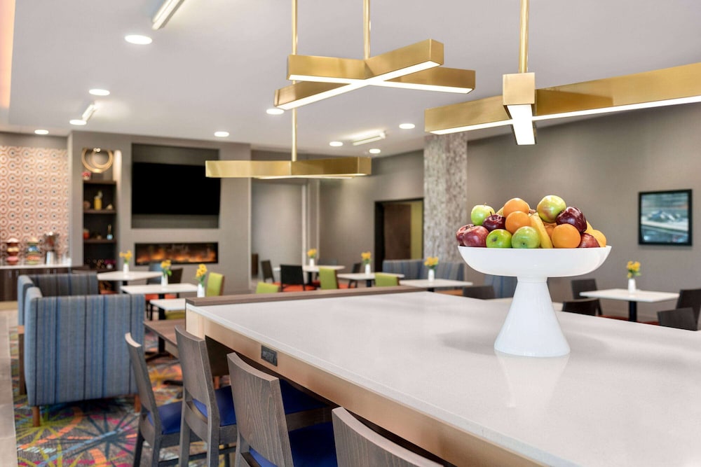 La Quinta Inn and Suites by Wyndham Braselton 41/60