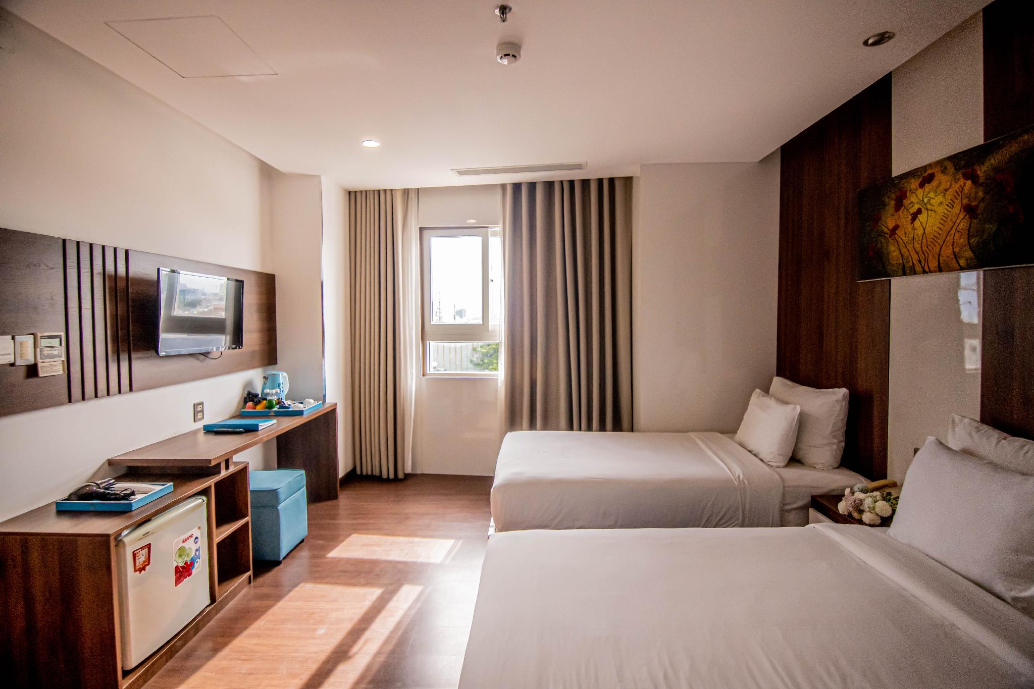 Deluxe, Triple, 1 Double and 1 Single Bed, City View