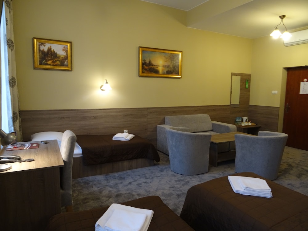 Maksymilian Hotel 43/70