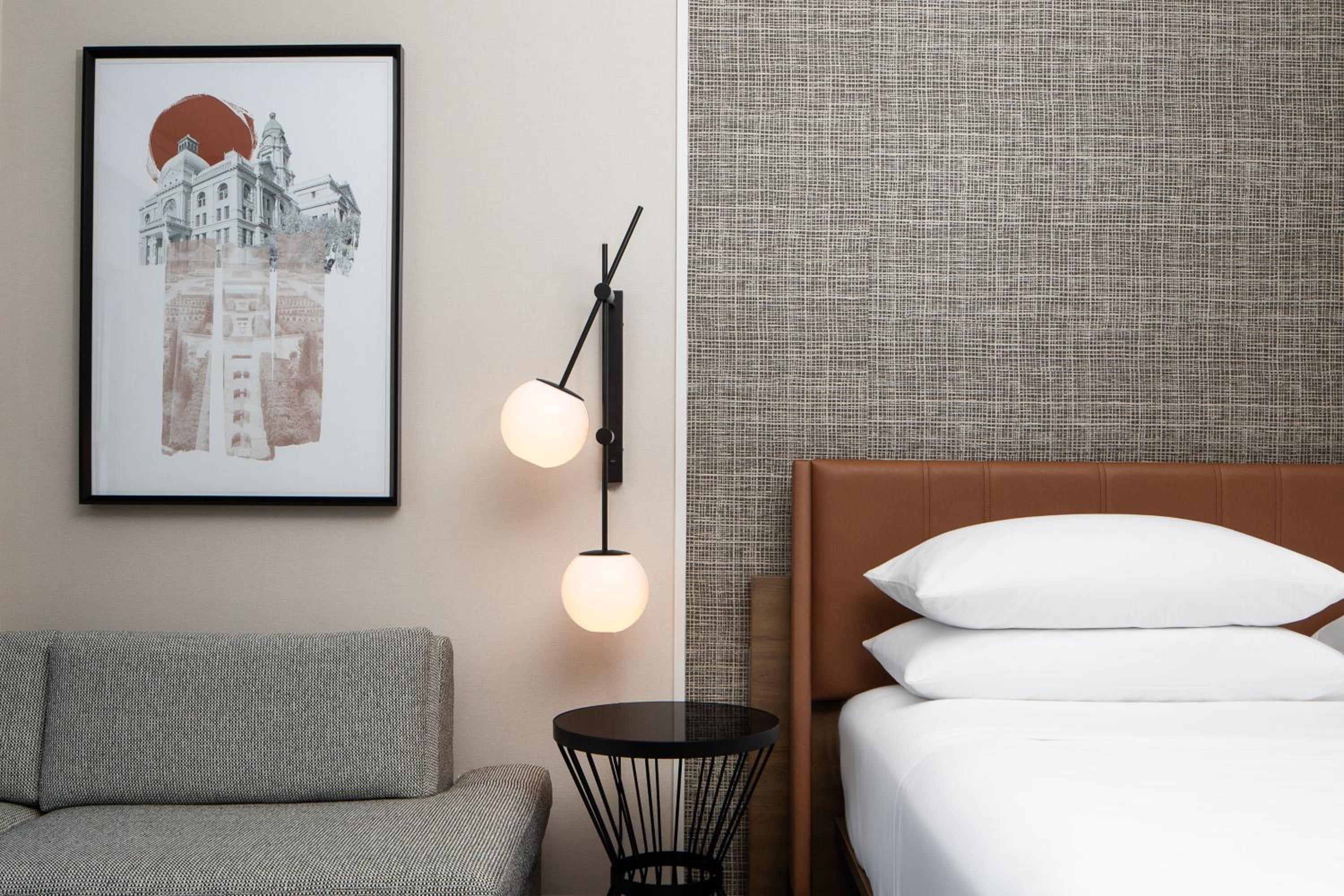 غرفة بسرير كينج، Sheraton Fort Worth Downtown Hotel 7/10