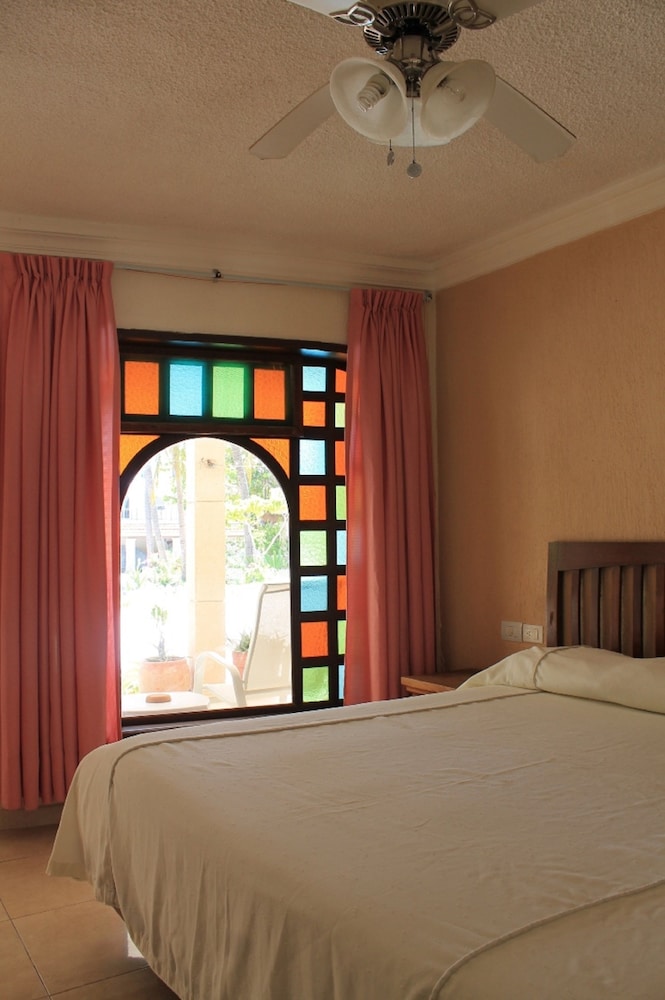 Hotel Cabanas Maria del Mar 12/43