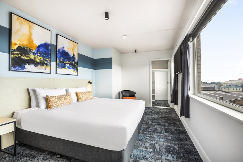 Burnie Central Townhouse Hotel 30/65