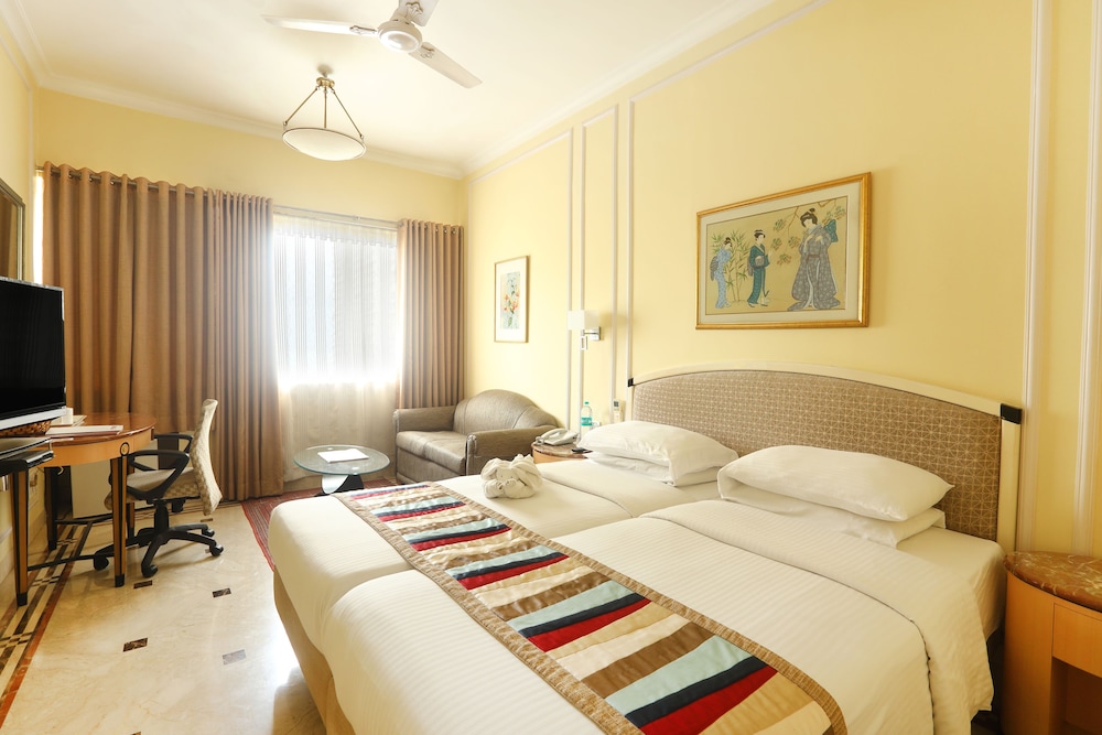 Regency Hotel 26/53