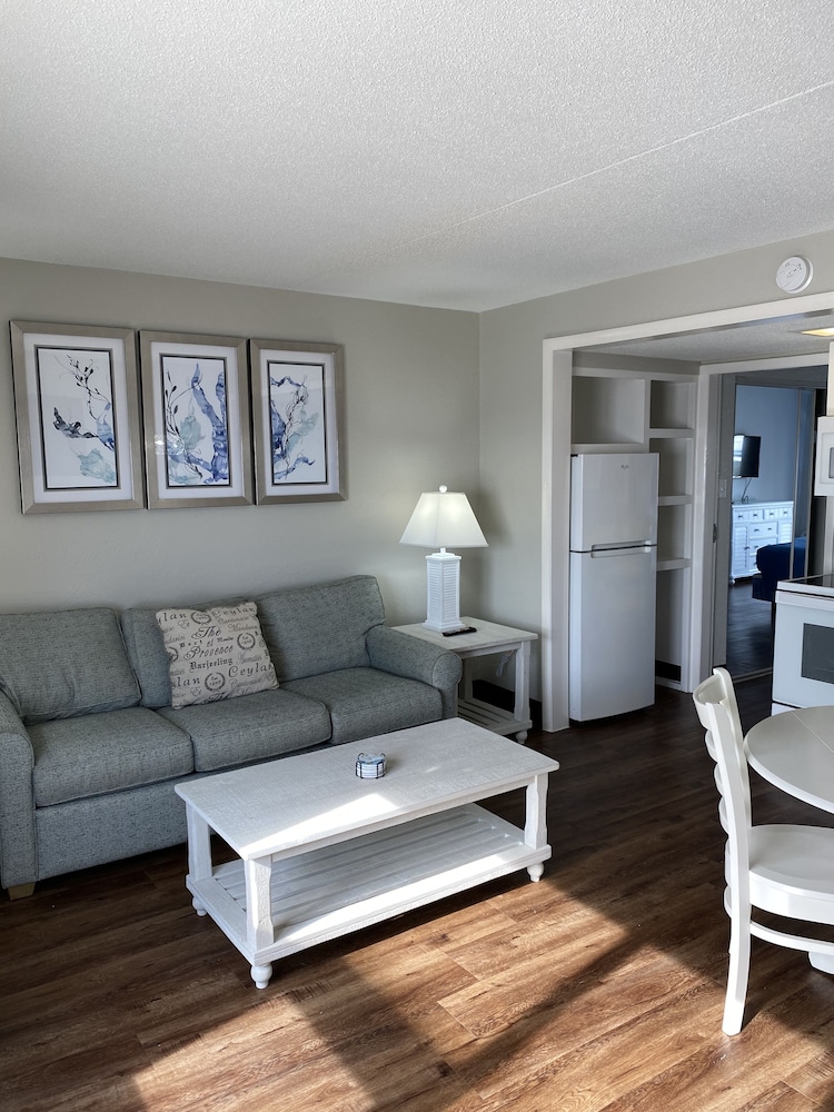 North Shore Oceanfront Resort Hotel 38/80