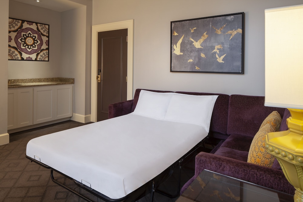 The Ashton Hotel 10/38