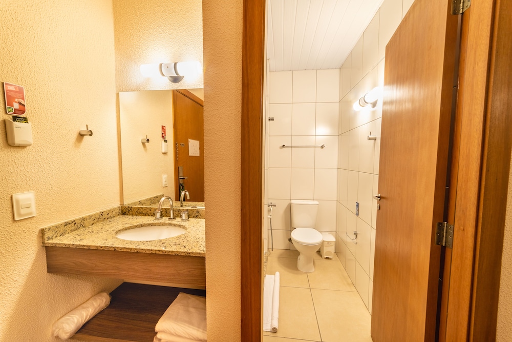 HOTEL 10 JOINVILLE 30/31