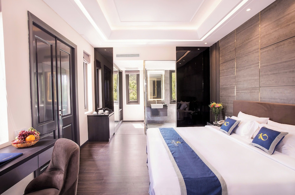 Beachfront Hotel 21/57