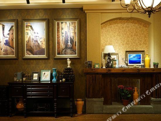 Elegant Hotel 18/48