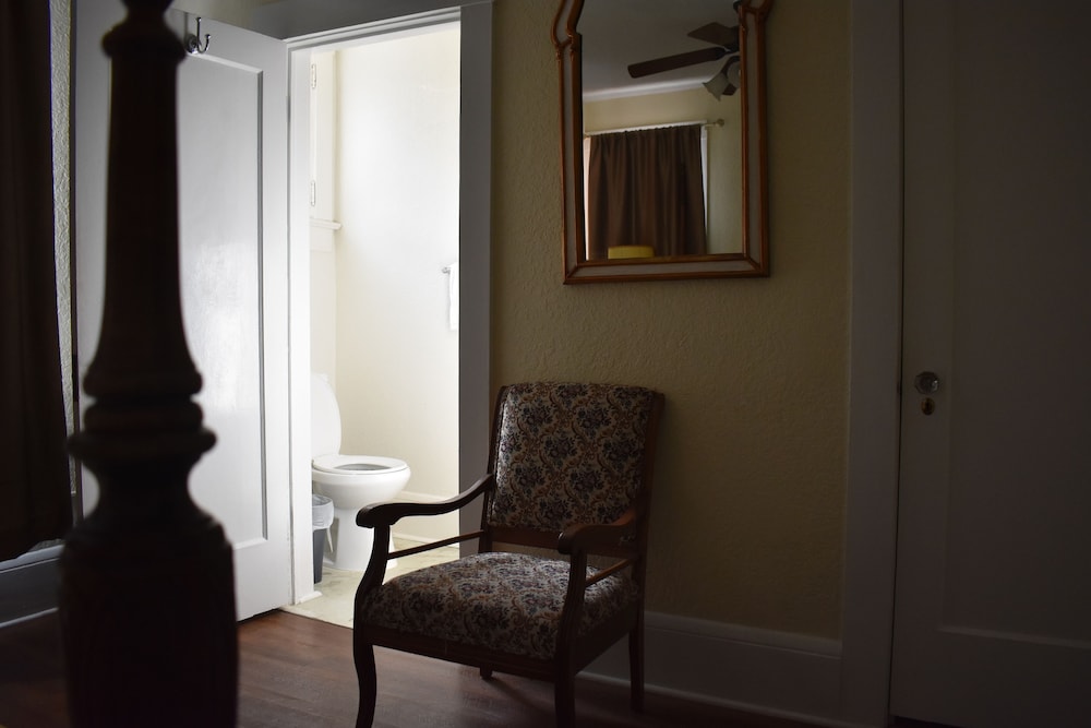 The DeLand Hotel 33/47