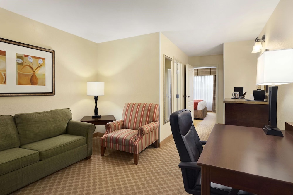 Comfort Inn & Suites Dothan Northside Plaza 18/24