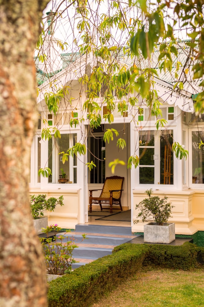 Xavier's Cottage 52/54