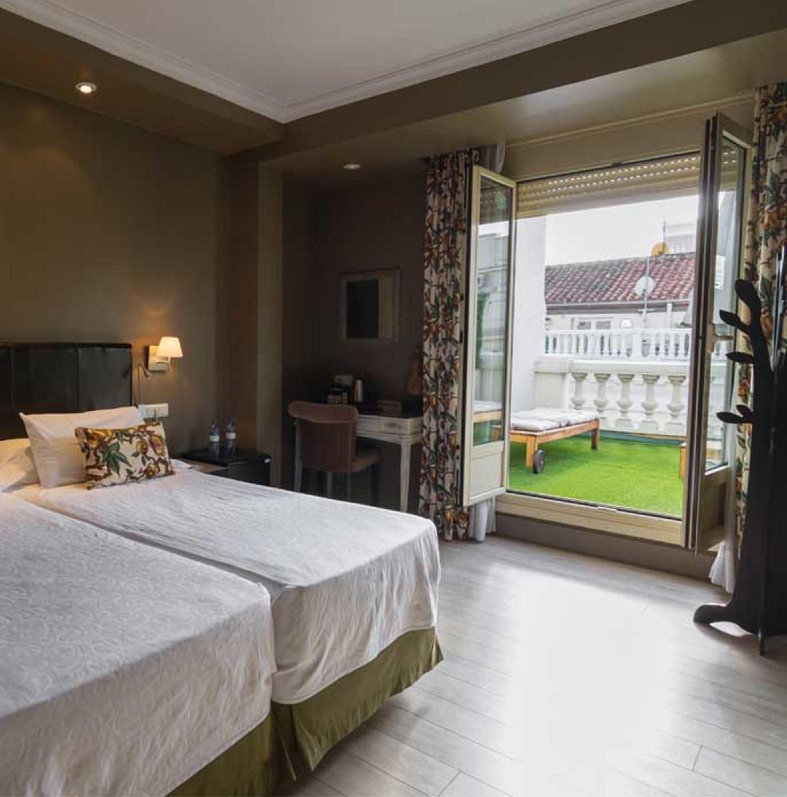 Room, Double Bed, Front View, Terrace