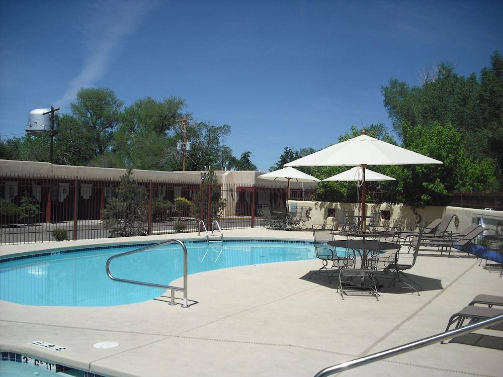 El Pueblo Lodge 50/71